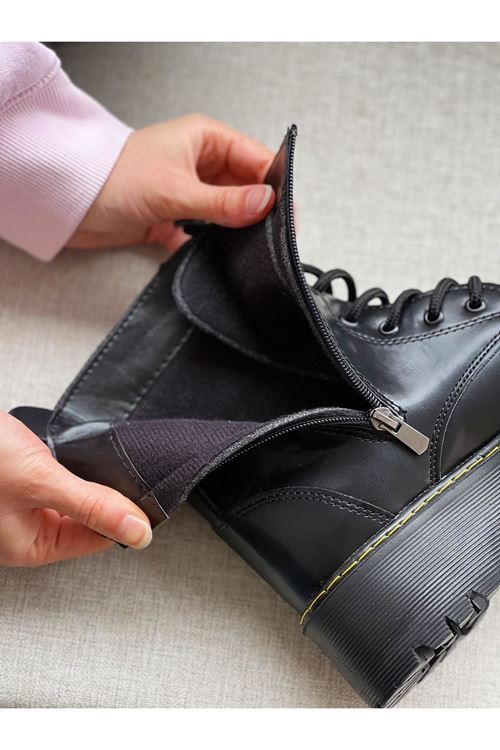 Martens Siyah Postal Bot